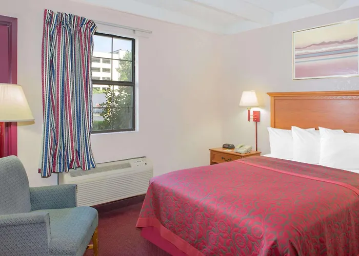 Hotel Days By Wyndham Center 2*