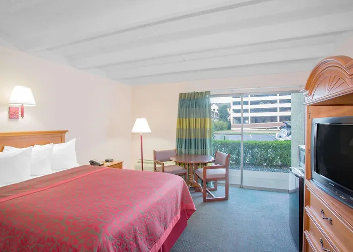 Hotel Days By Wyndham Center