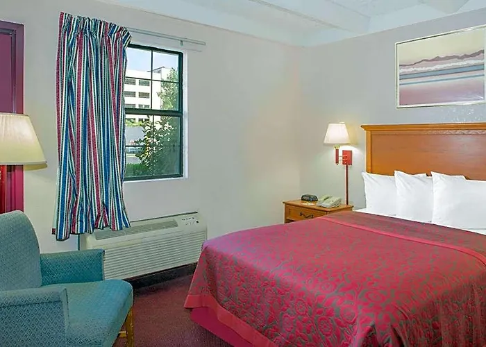 Days By Wyndham Center Hotel Tallahassee